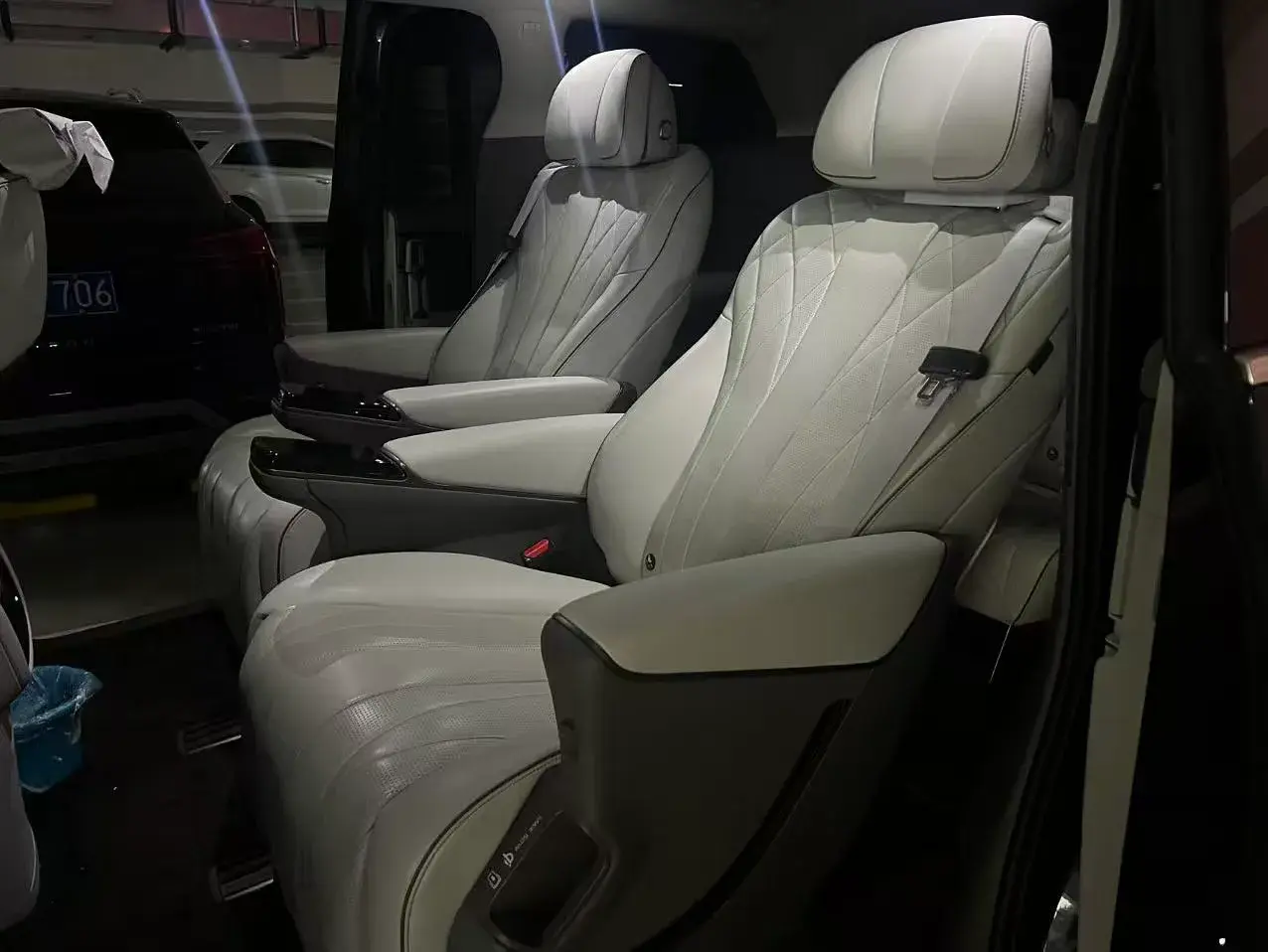 2022 DENZA D9 thumbnail 2