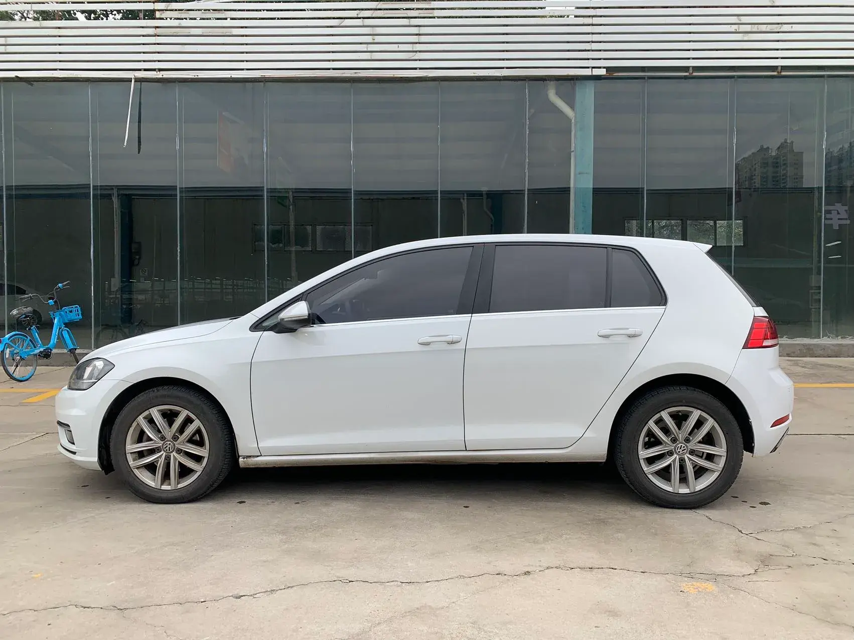 2018 VOLKSWAGEN GOLF thumbnail 3