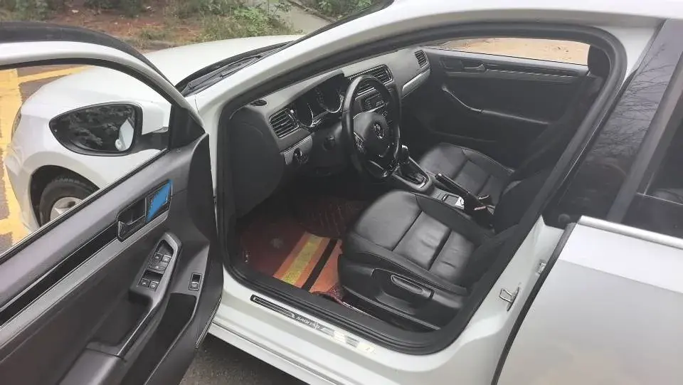 2018 VOLKSWAGEN SAGITAR thumbnail 4