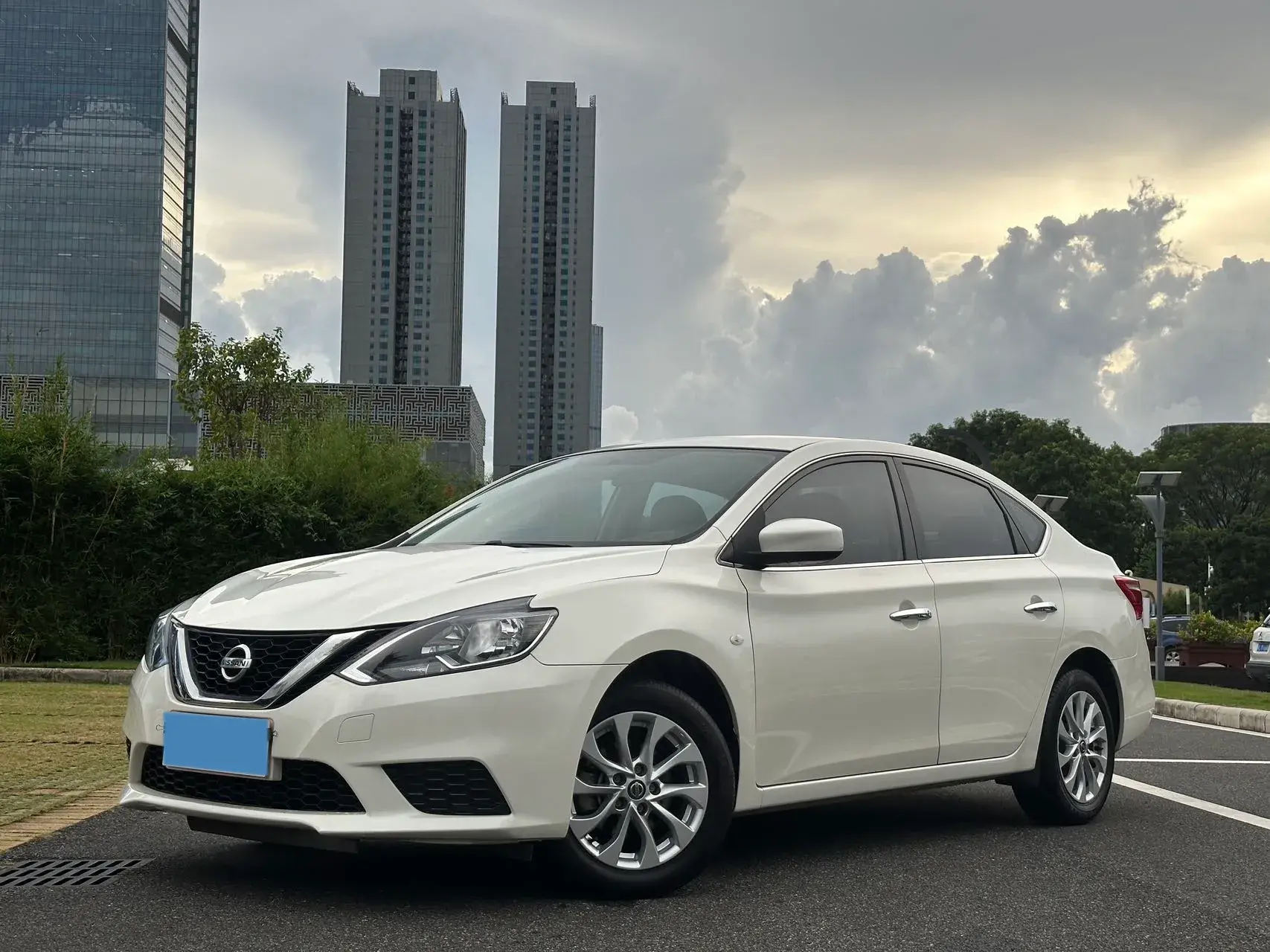 2022 NISSAN SYLPHY view 1