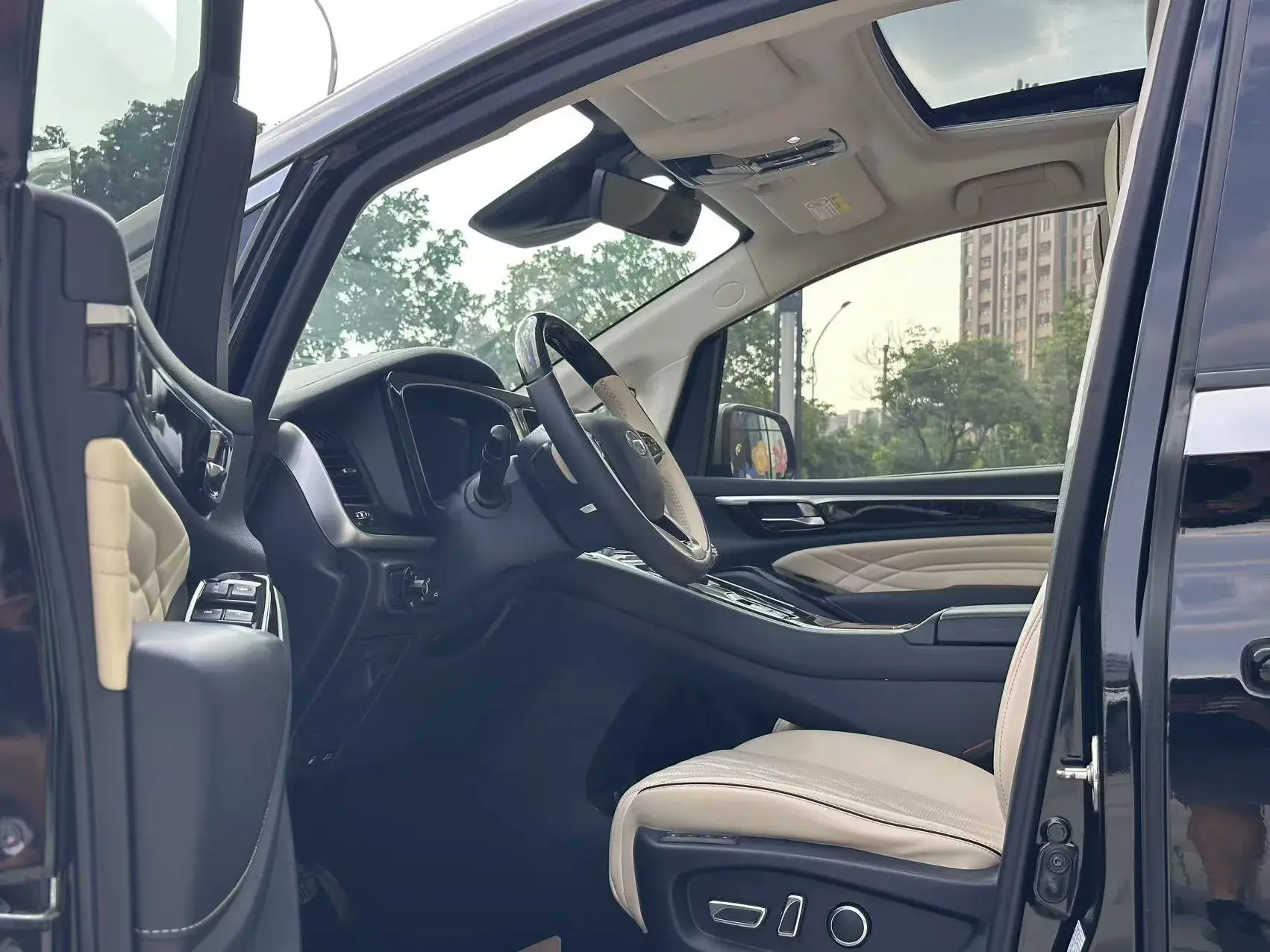 2021 GAC TRUMPCHI thumbnail 4