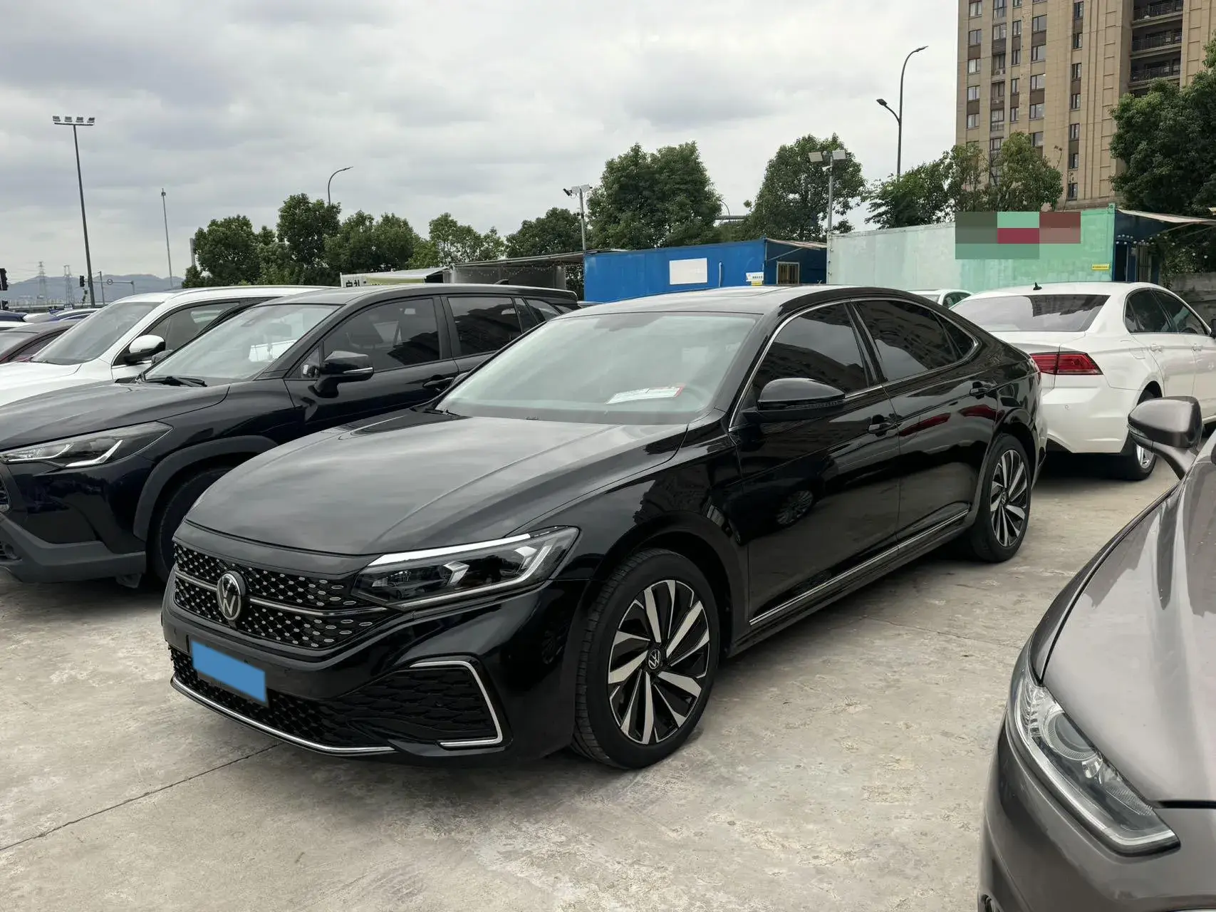 2024 VOLKSWAGEN PASSAT view 1