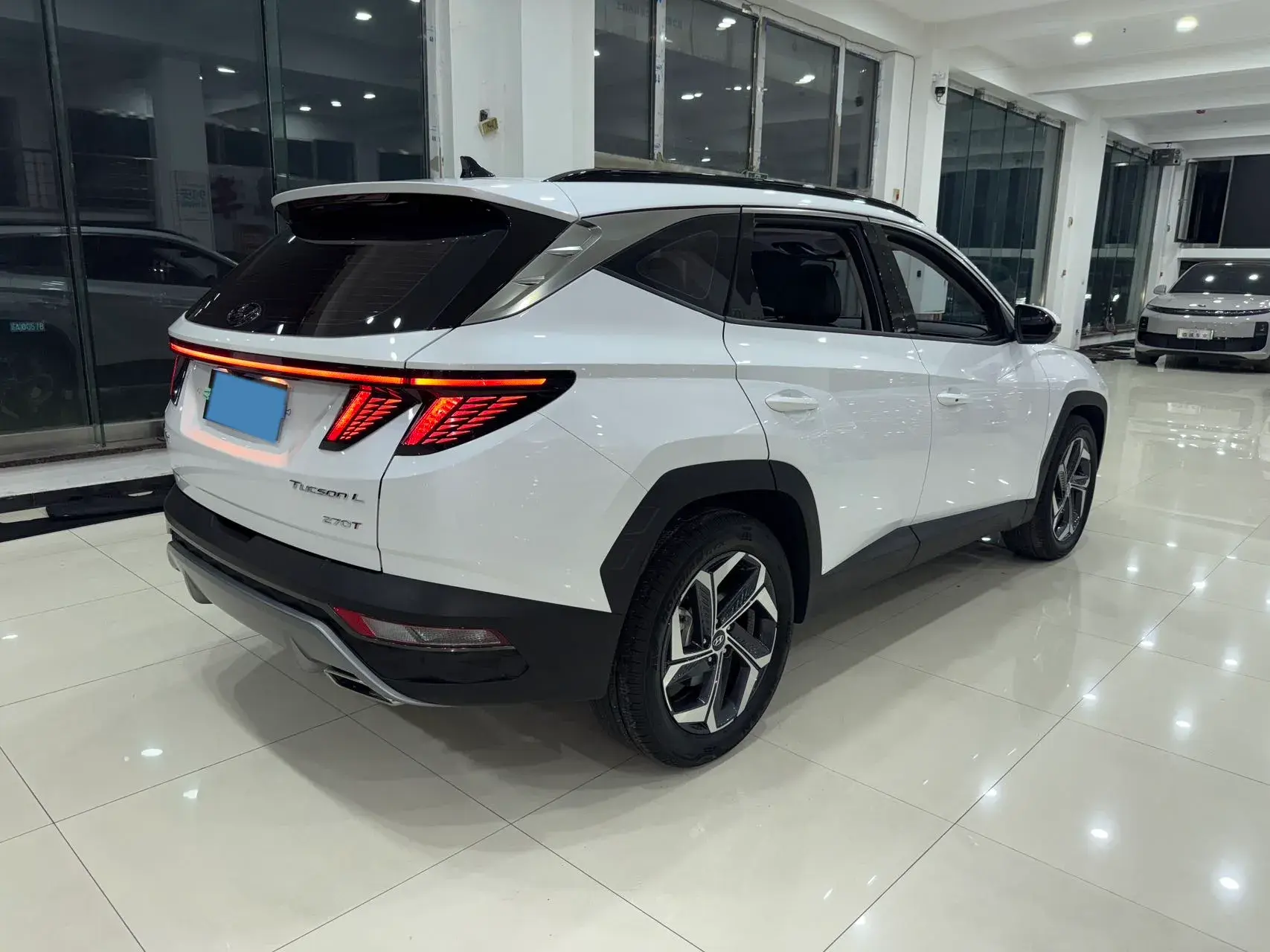 2023 HYUNDAI TUCSON thumbnail 3