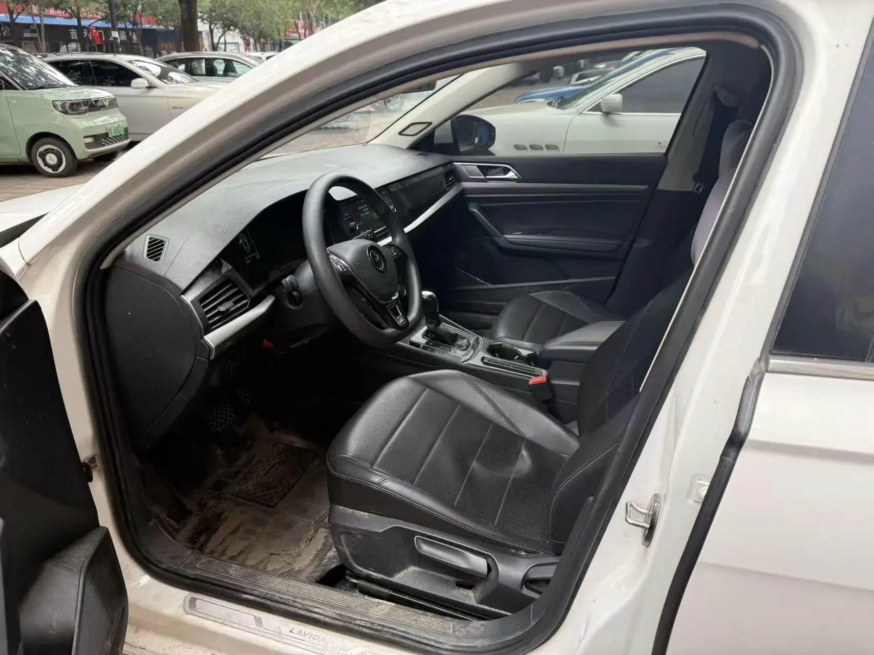 2018 VOLKSWAGEN LAVIDA thumbnail 3