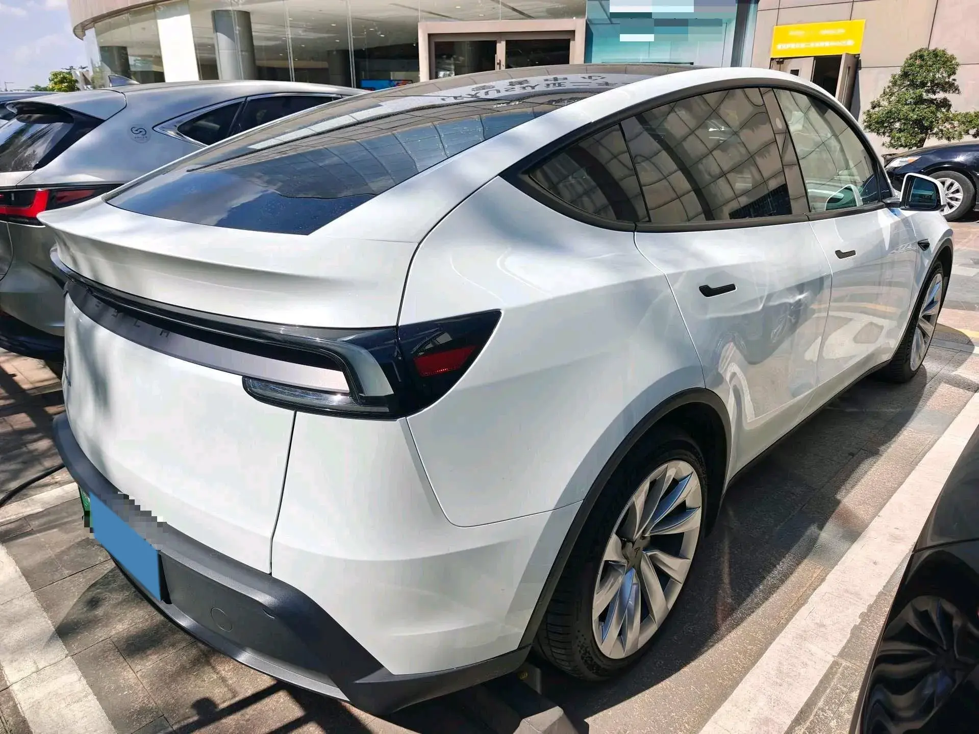 2025 TESLA MODEL thumbnail 2