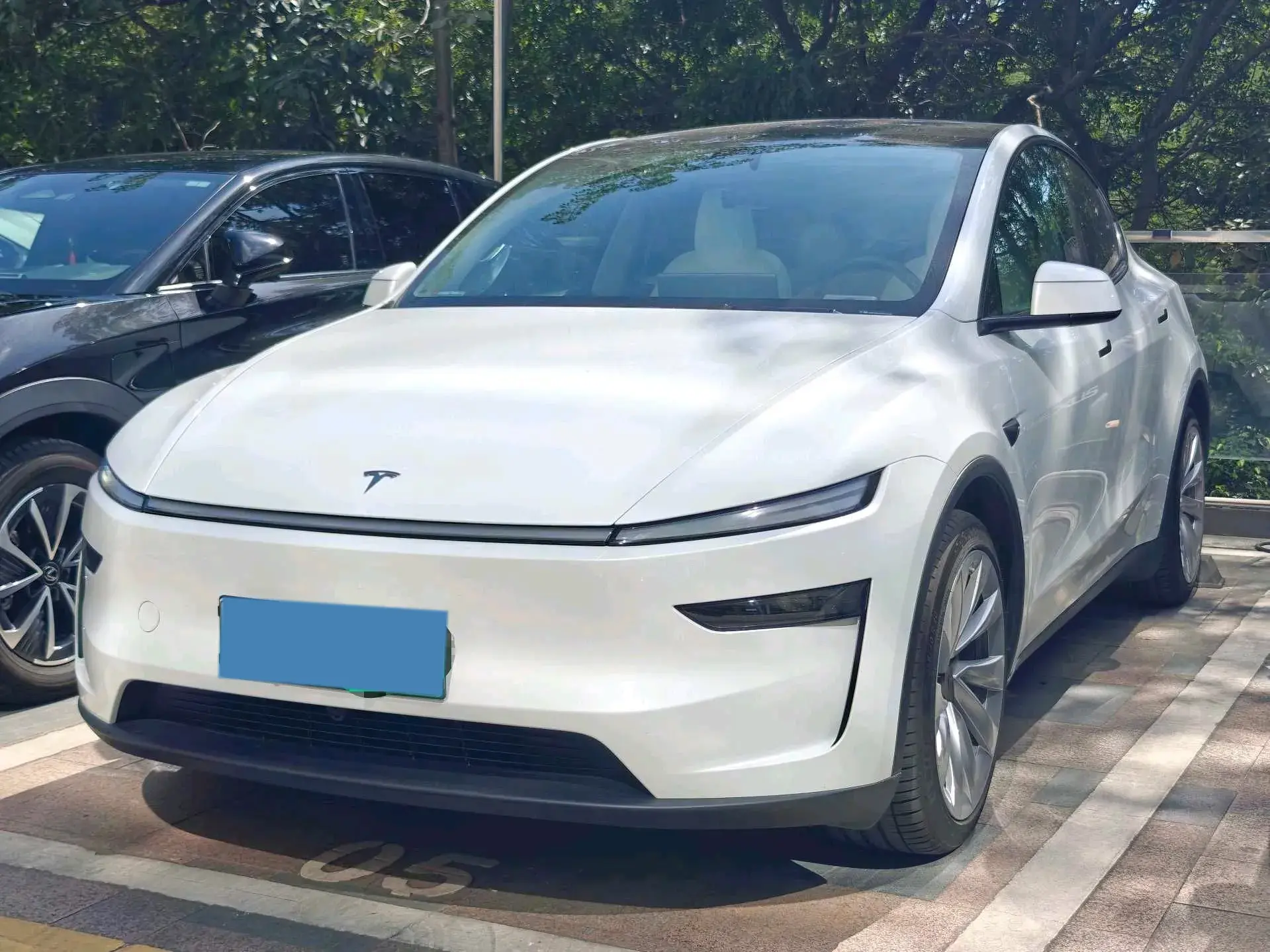 2025 TESLA MODEL view 1