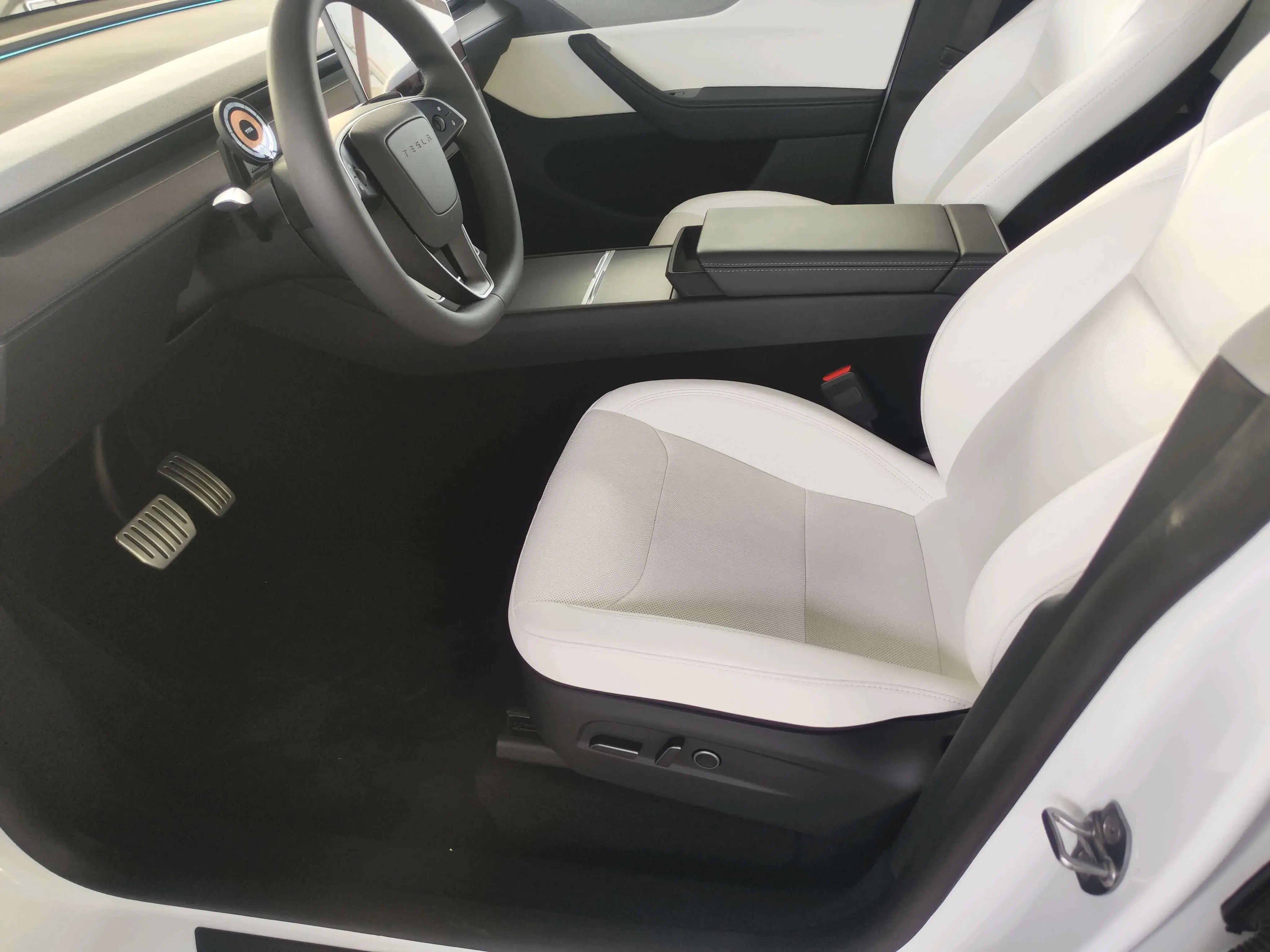 2025 TESLA MODEL thumbnail 4