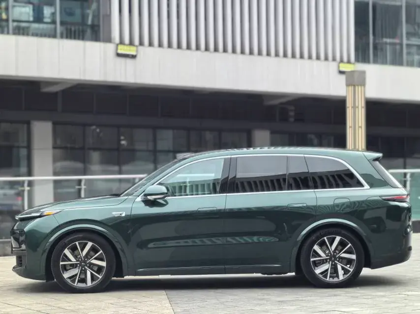 2023 LI L8 thumbnail 3