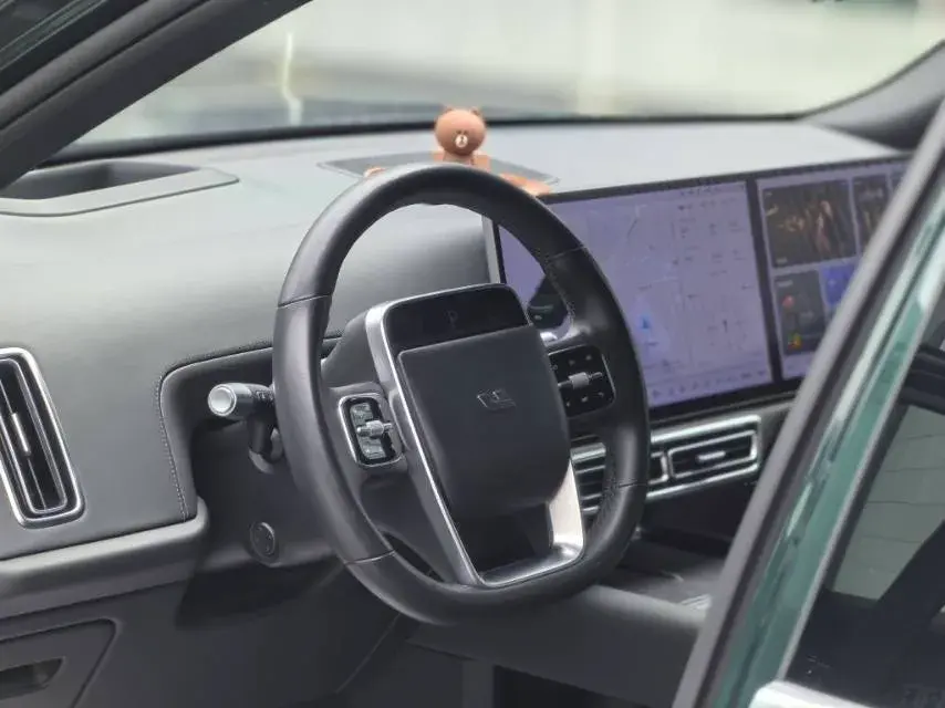 2023 LI L8 thumbnail 4