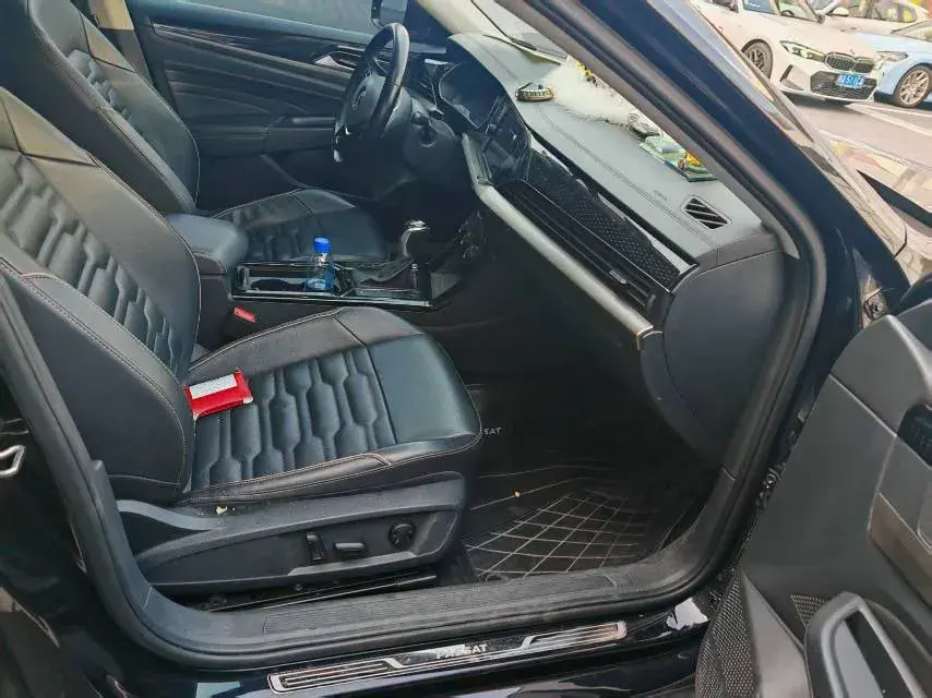 2019 VOLKSWAGEN PASSAT thumbnail 4