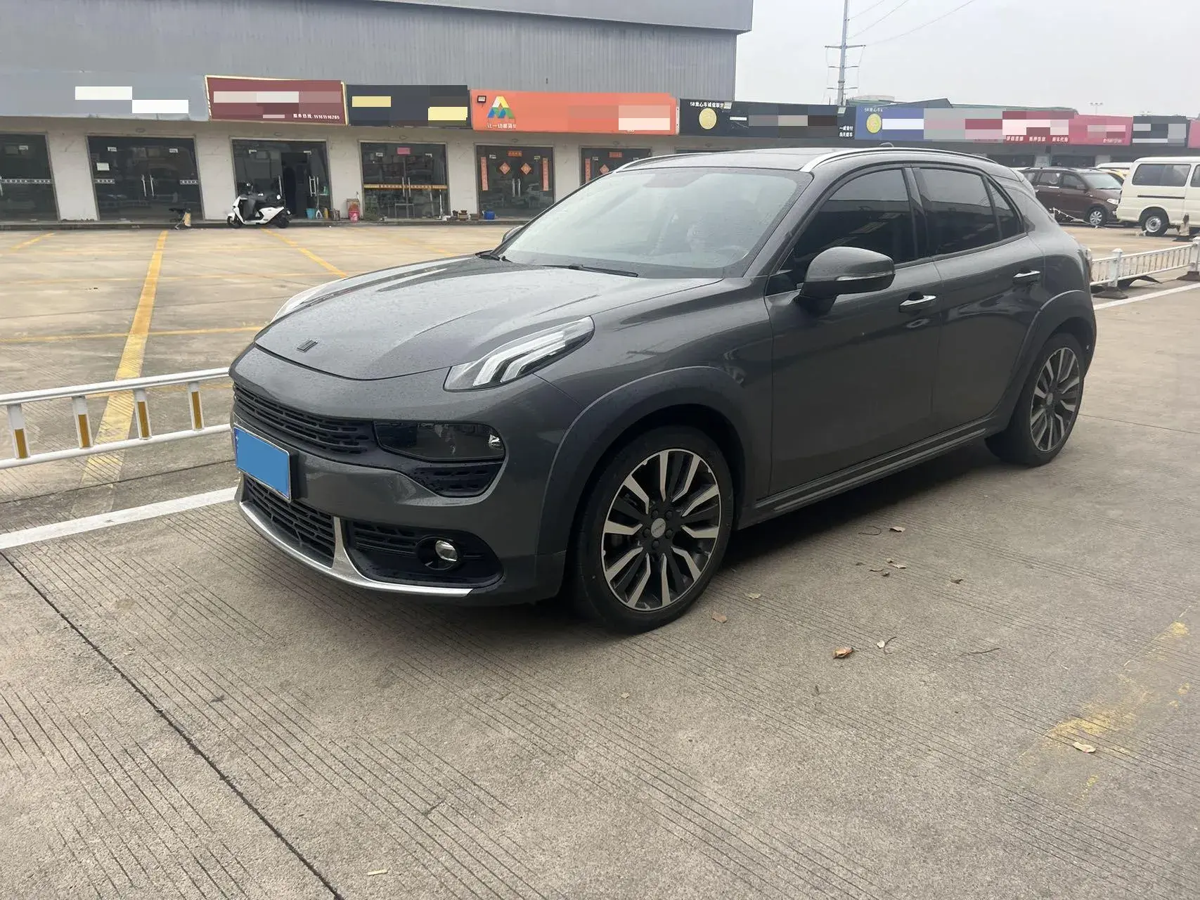 2019 LYNK&CO 02 view 1