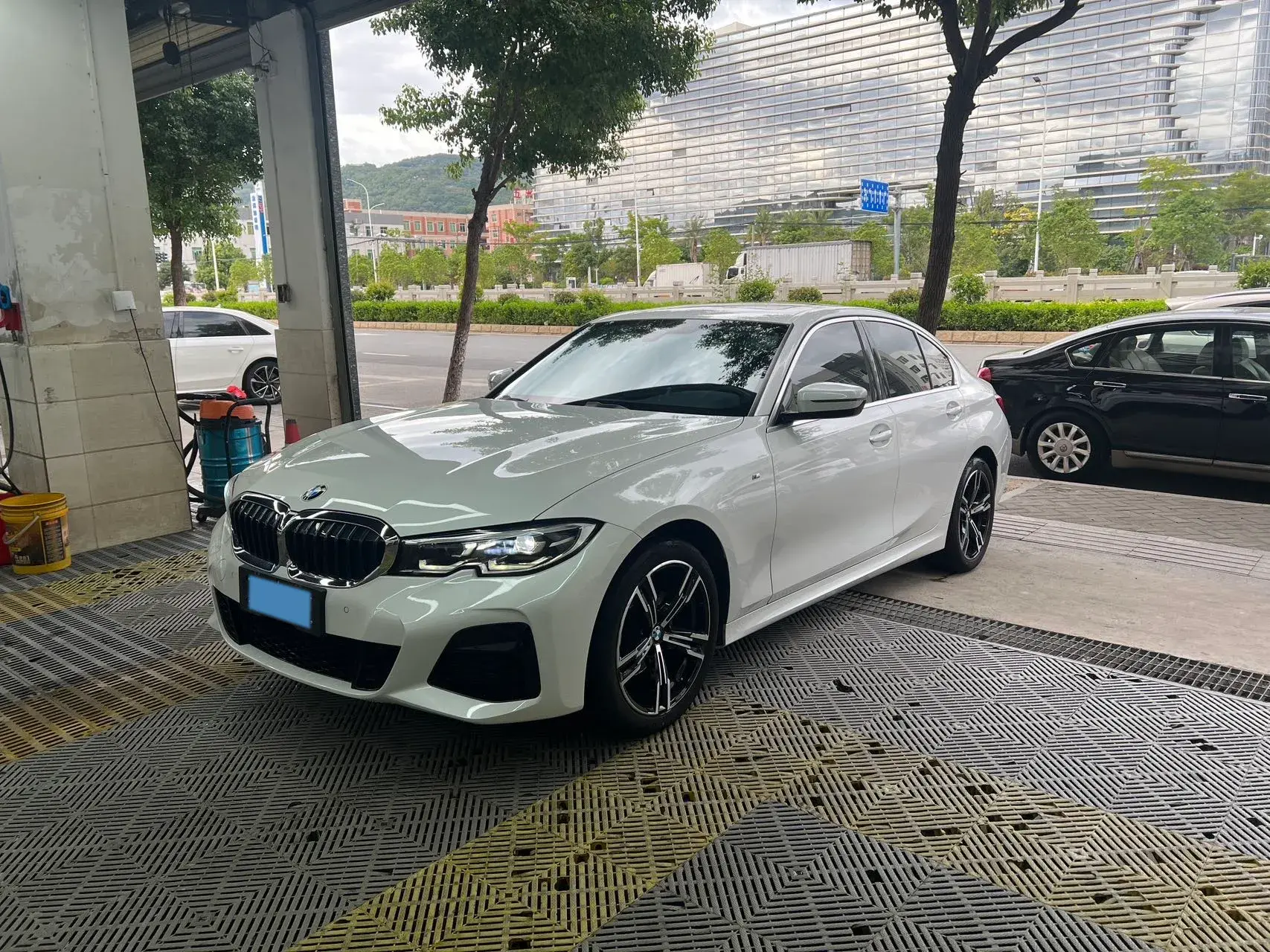 2022 BMW 3 view 1