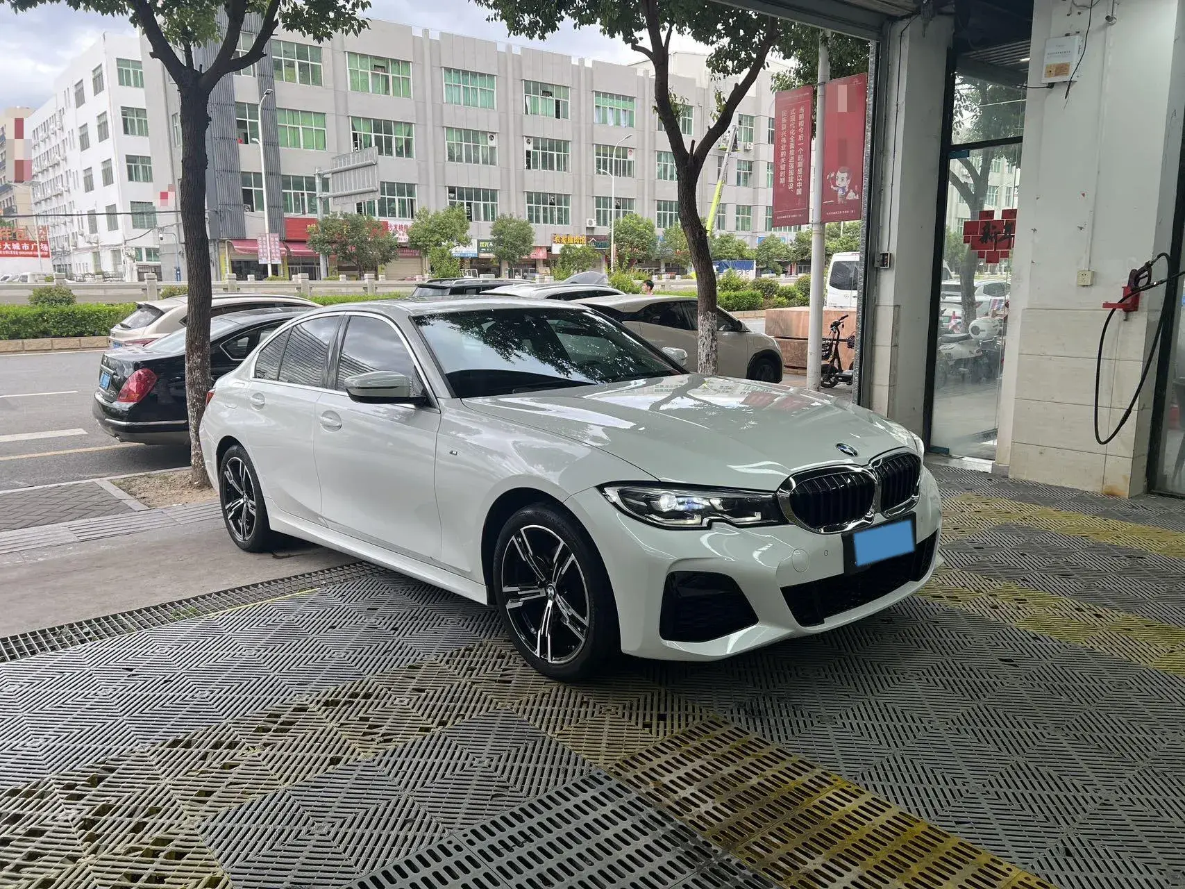 2022 BMW 3 thumbnail 3