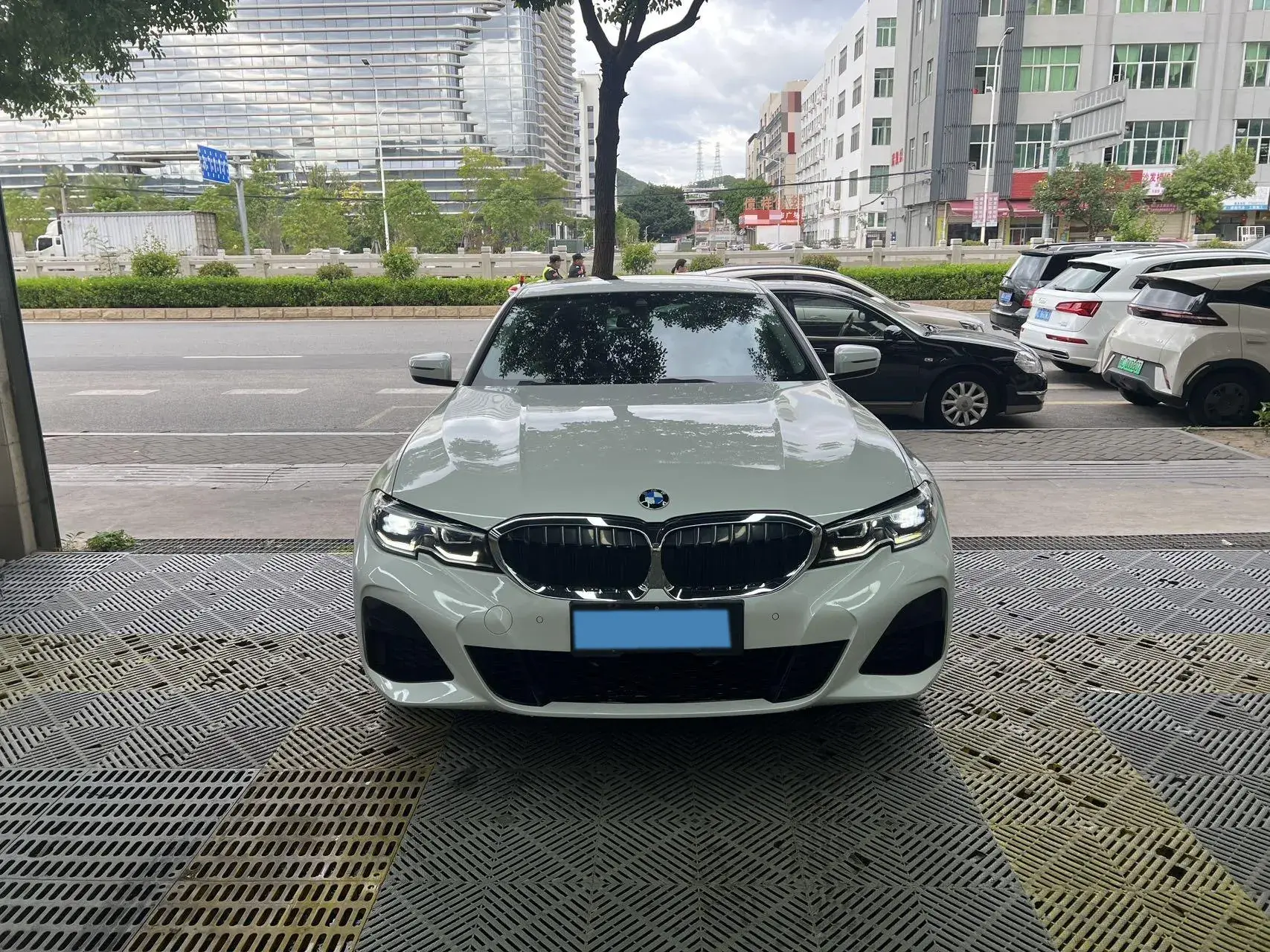 2022 BMW 3 thumbnail 2