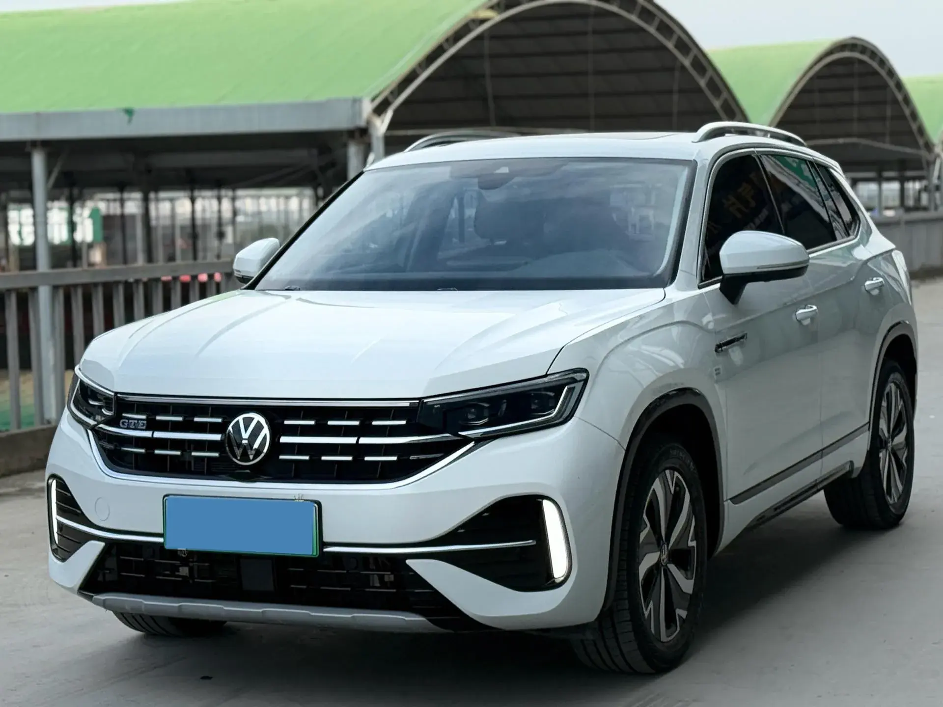 2023 VOLKSWAGEN TAYRON view 1