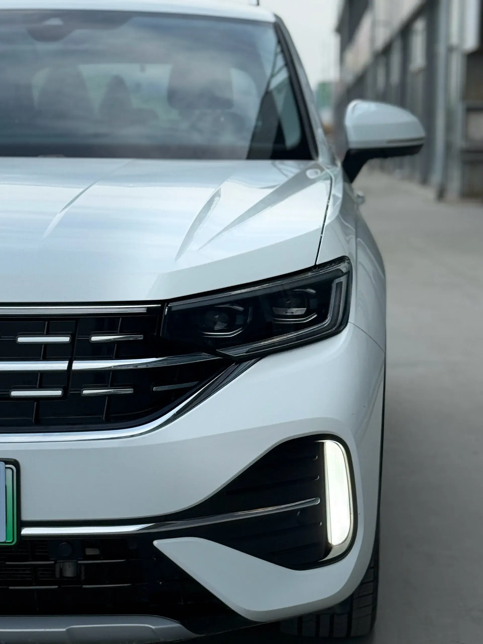 2023 VOLKSWAGEN TAYRON thumbnail 4