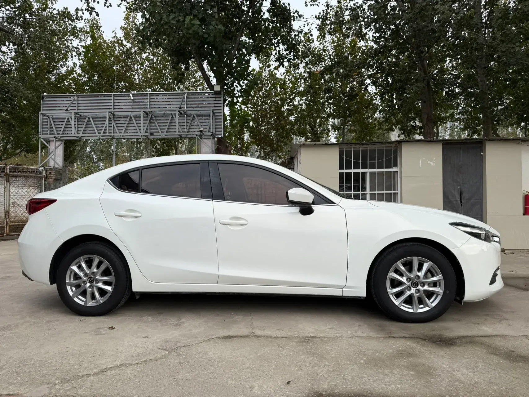 2017 MAZDA 3 thumbnail 4