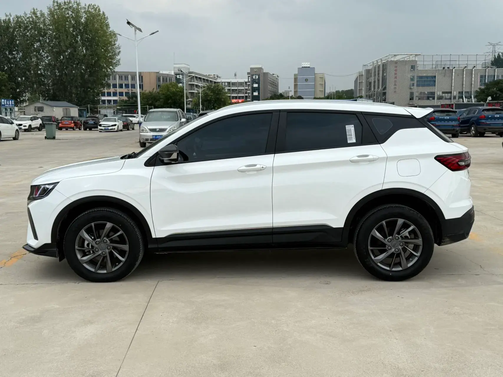 2024 GEELY COOLRAY thumbnail 3