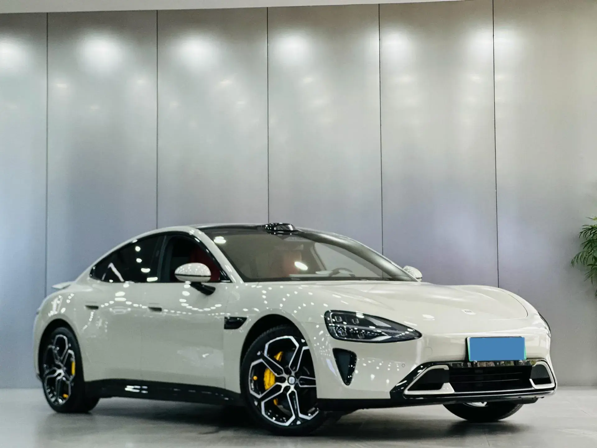 2024 MI SU7 thumbnail 3