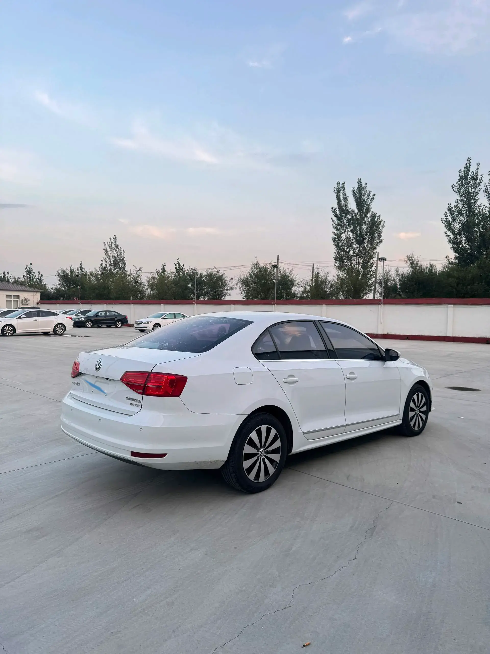 2017 VOLKSWAGEN SAGITAR thumbnail 2