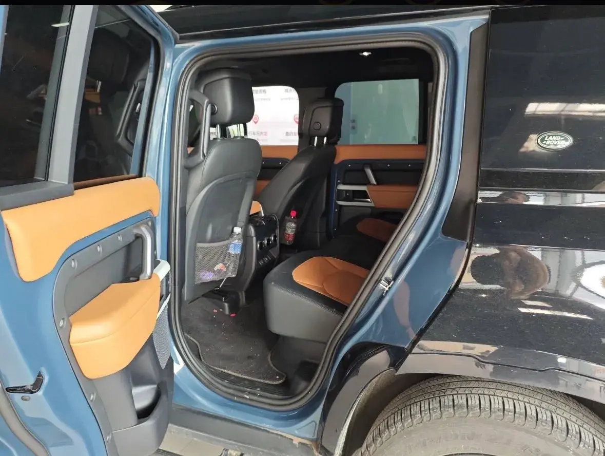 2024 LAND ROVER thumbnail 4