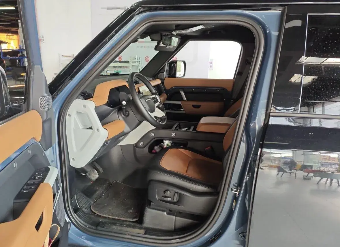 2024 LAND ROVER thumbnail 3