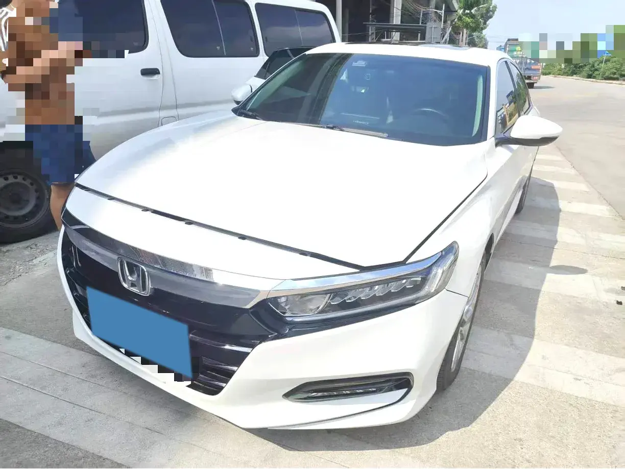 2018 HONDA ACCORD view 1