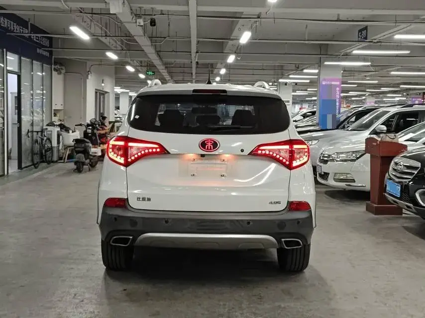 2017 BYD SONG thumbnail 4