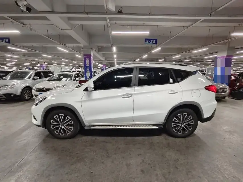 2017 BYD SONG thumbnail 3