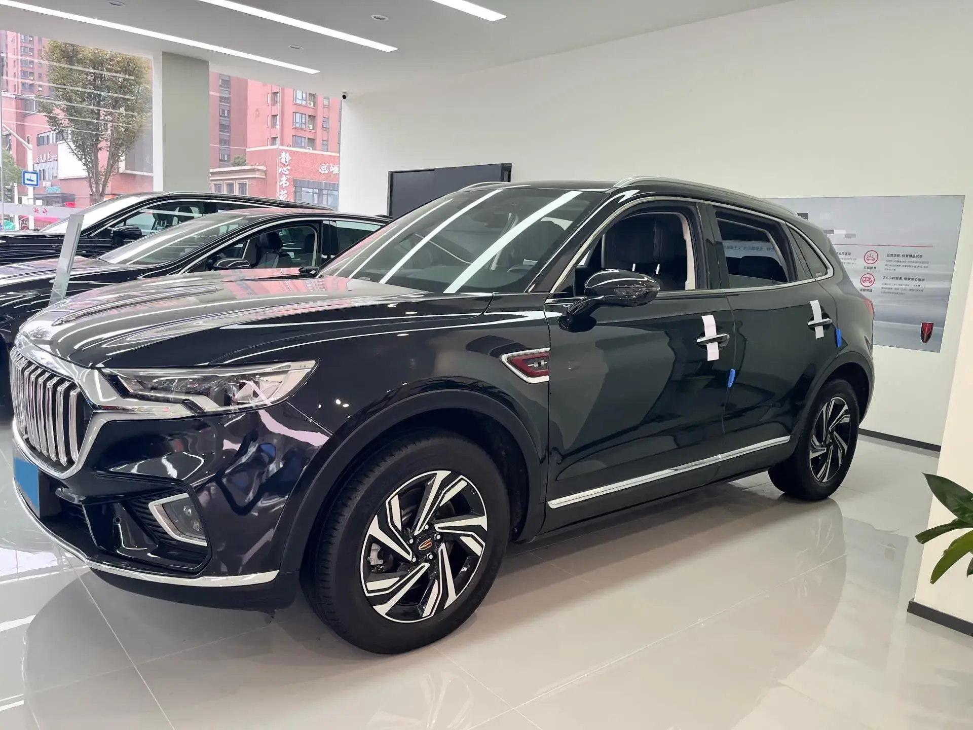 2022 HONGQI HS5 view 1