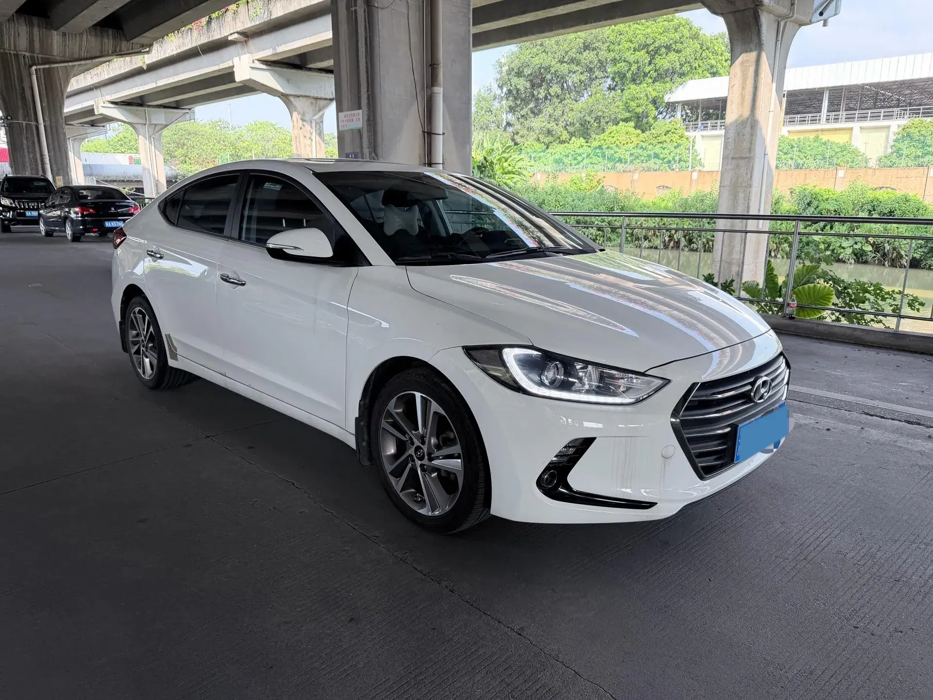 2016 HYUNDAI ELANTRA thumbnail 3