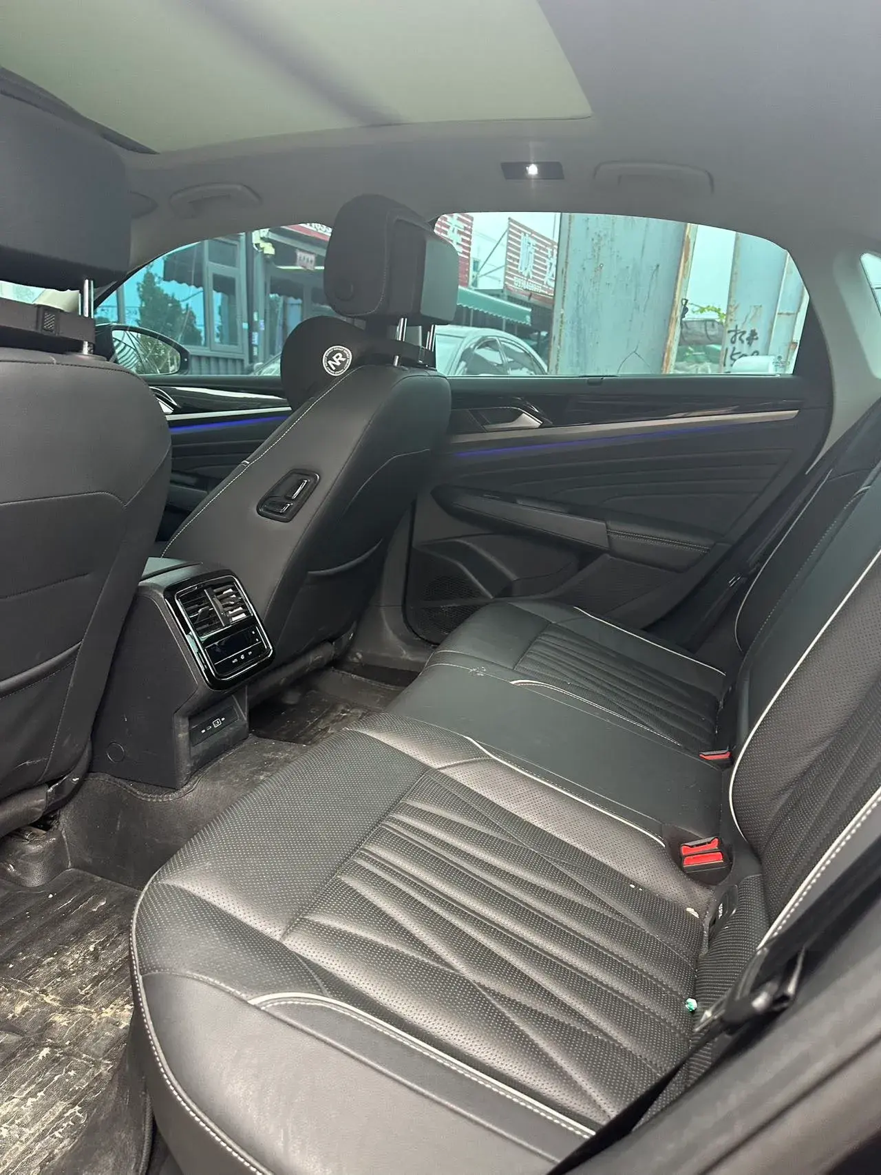 2023 VOLKSWAGEN PASSAT thumbnail 4