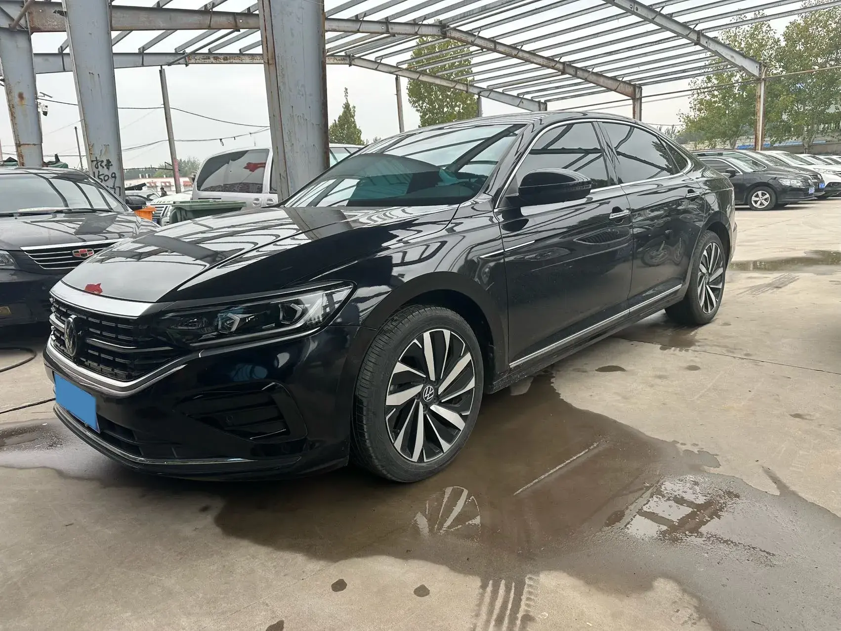 2023 VOLKSWAGEN PASSAT view 1