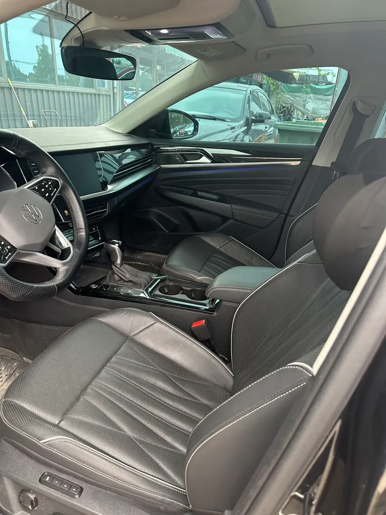 2023 VOLKSWAGEN PASSAT thumbnail 3