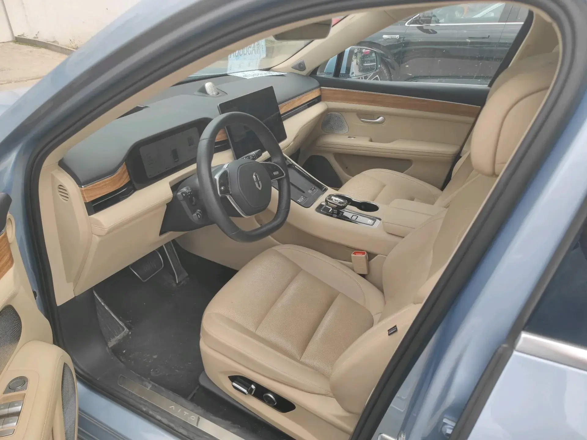 2023 AITO AITO thumbnail 3