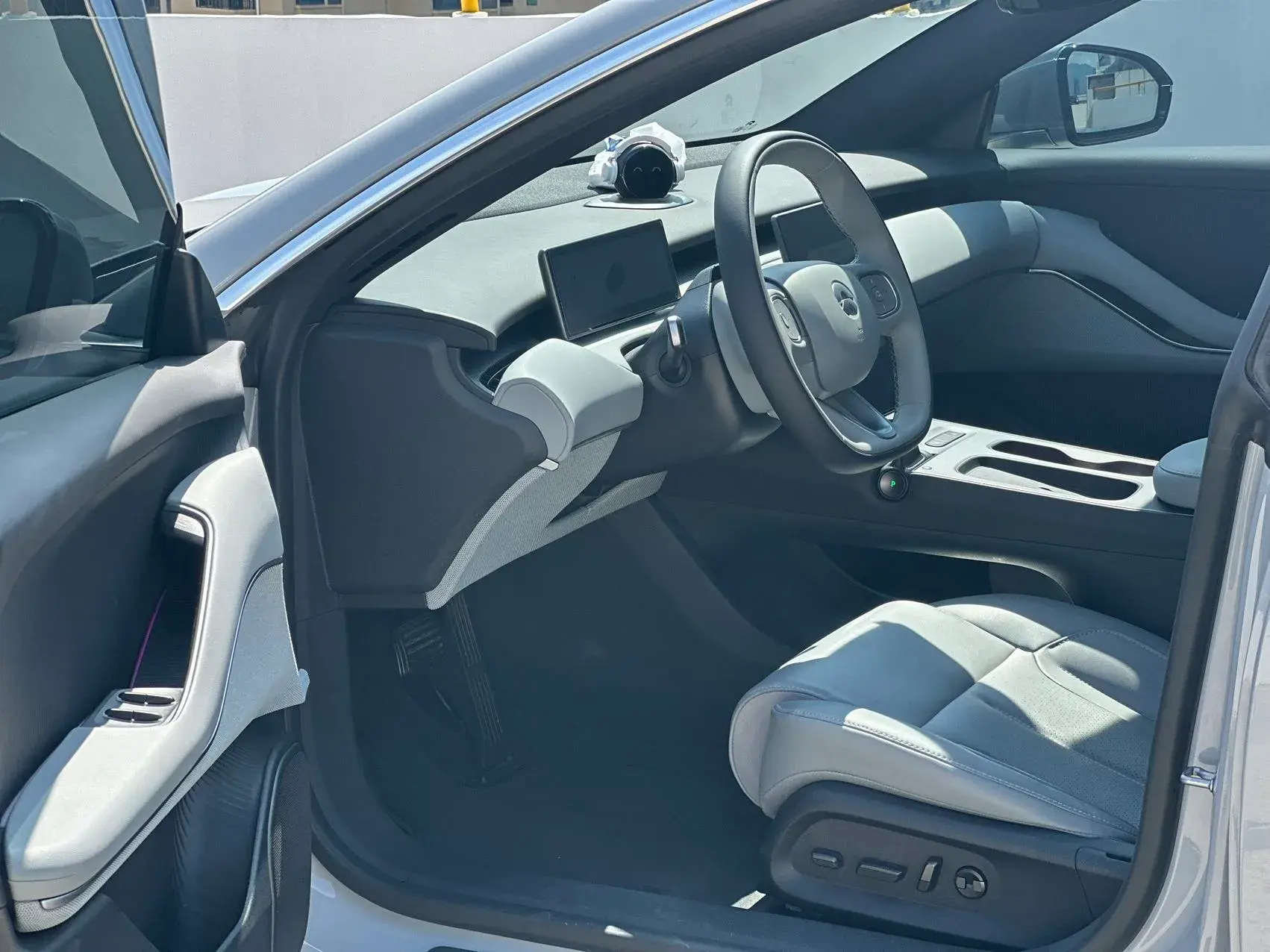 2024 NIO ET5 thumbnail 4