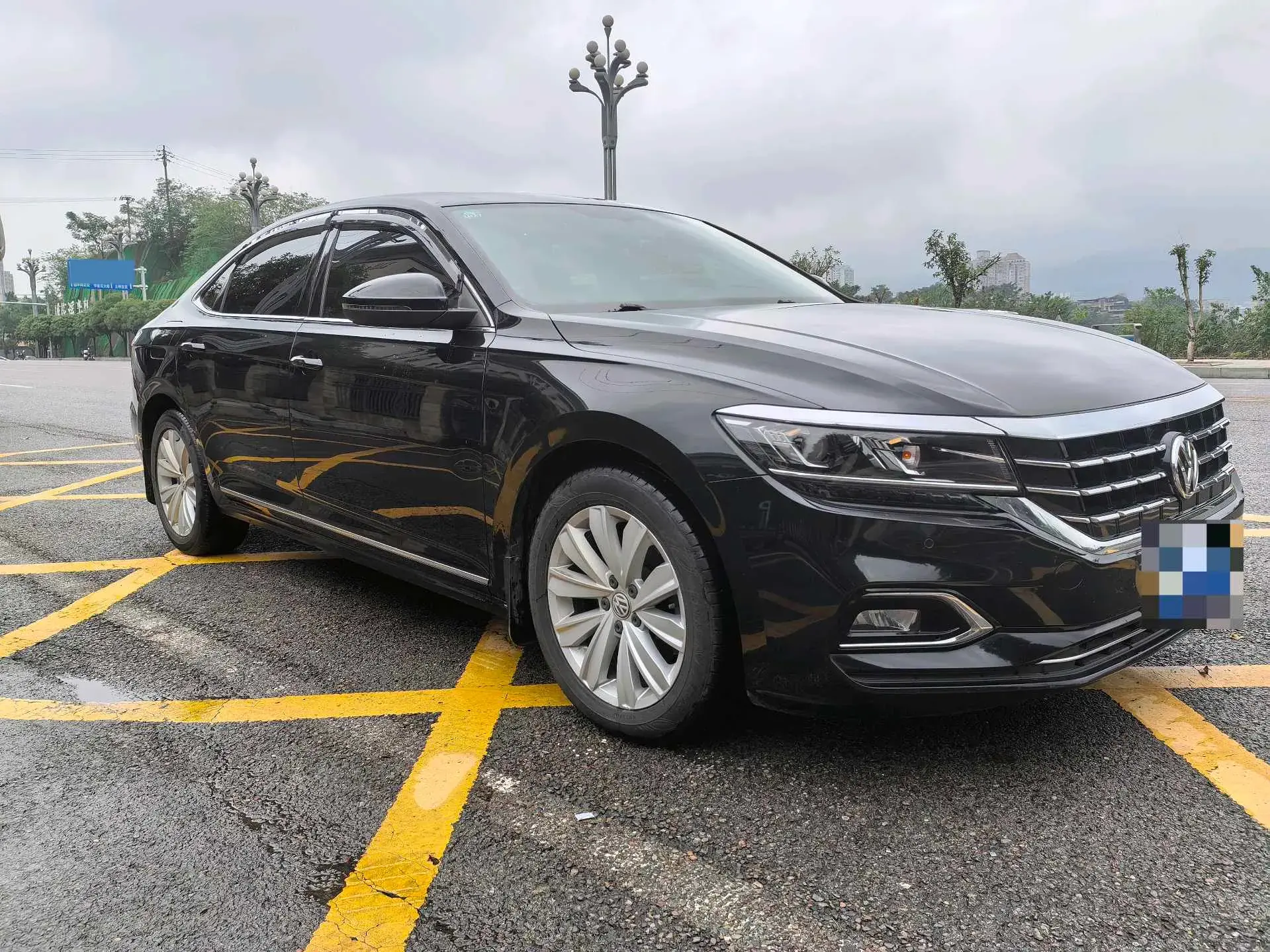 2019 VOLKSWAGEN PASSAT thumbnail 2