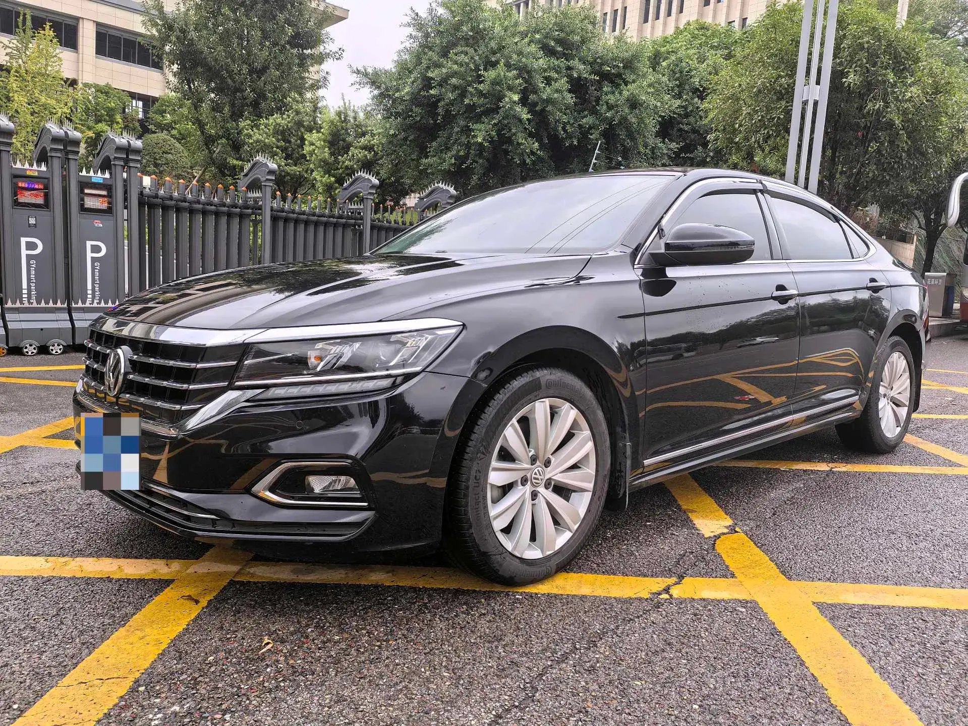2019 VOLKSWAGEN PASSAT view 1