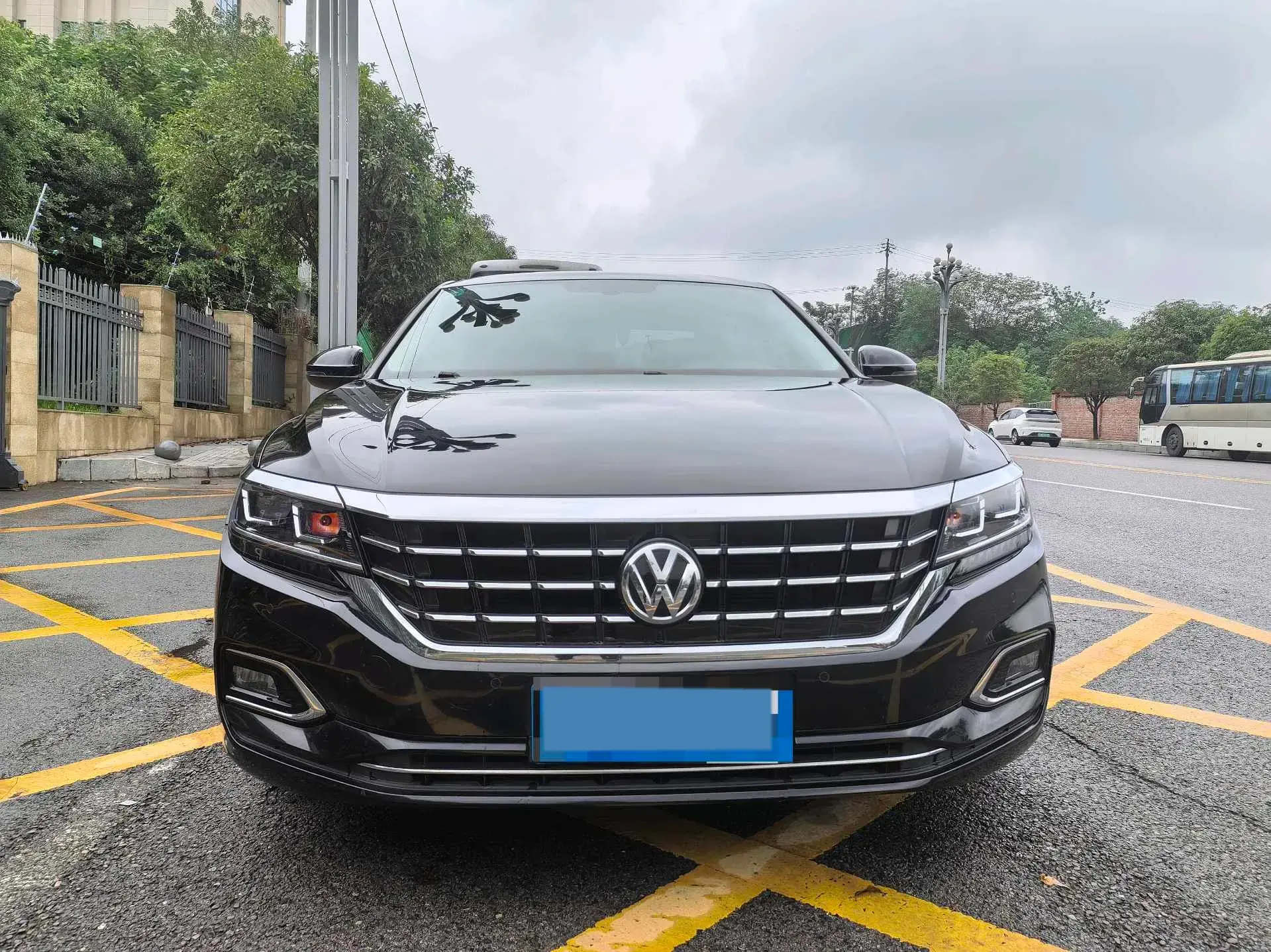 2019 VOLKSWAGEN PASSAT thumbnail 3