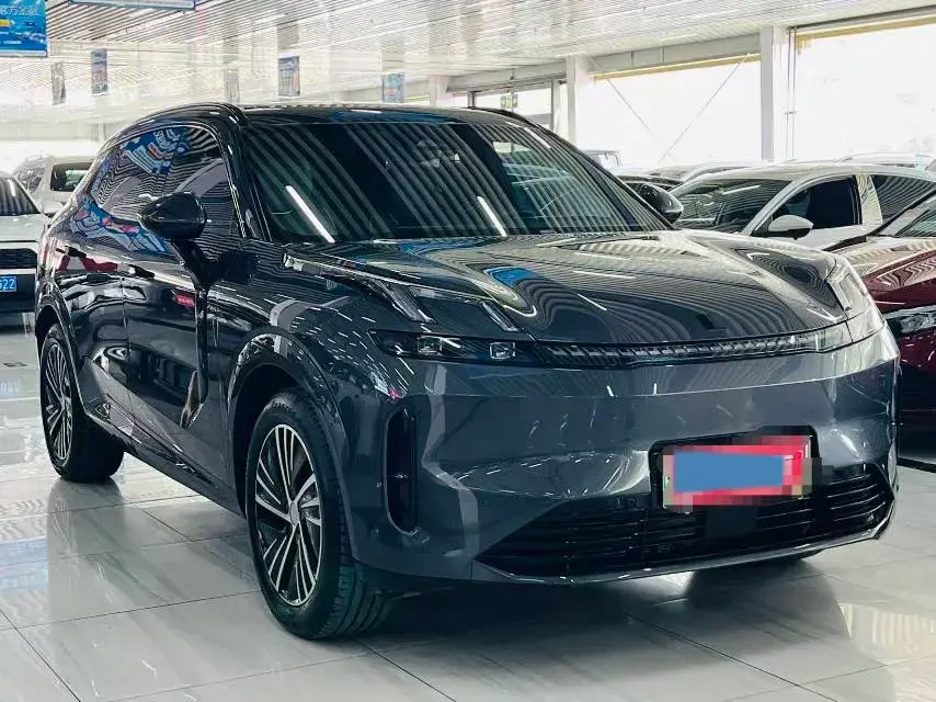 2025 LYNK&CO 08 thumbnail 3