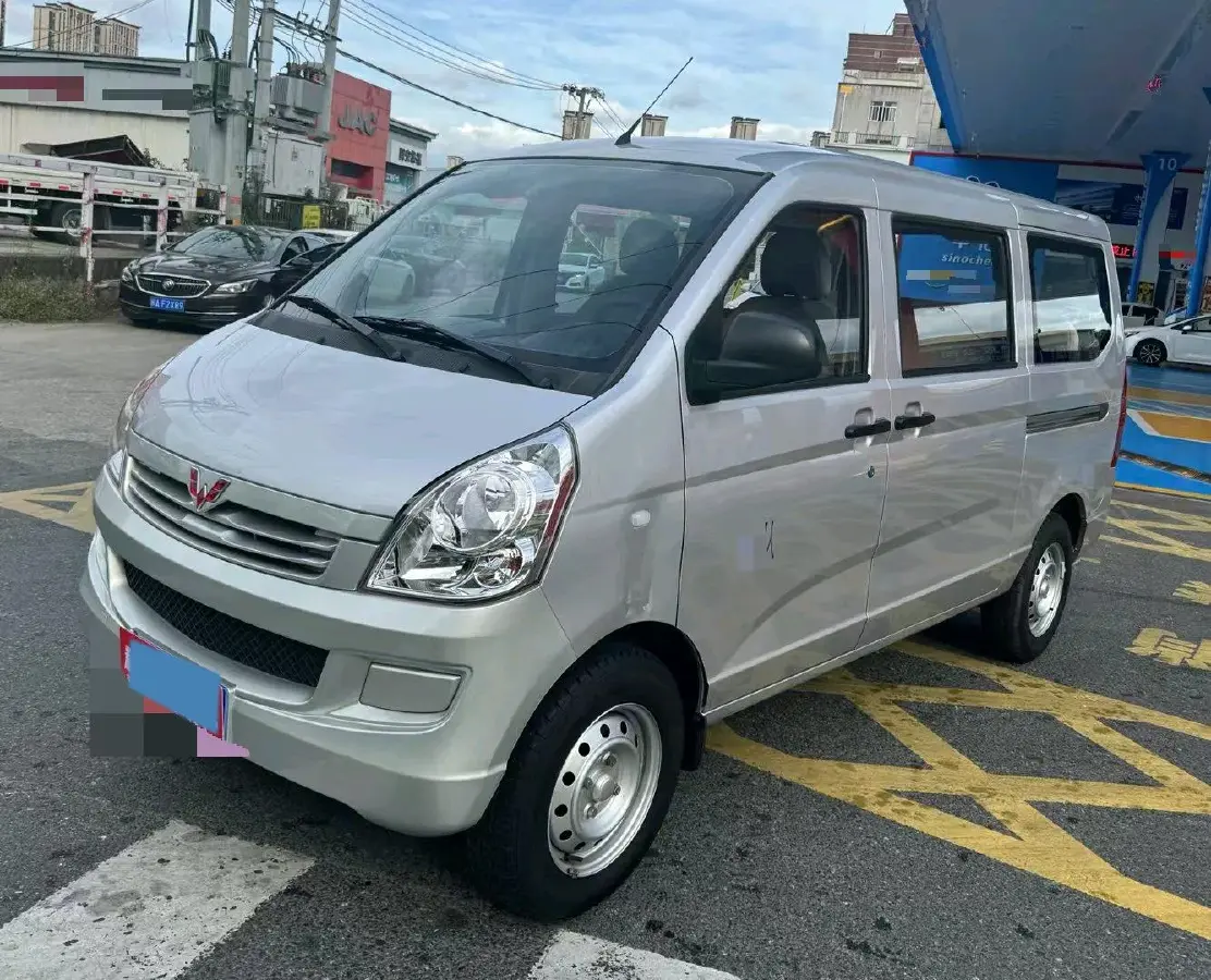 2022 WuLing RongGuang S 1.2L 76HP L4 5MT