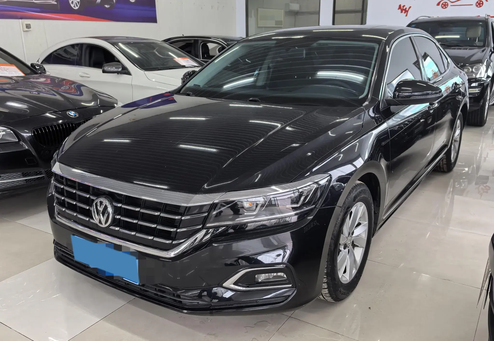 2019 VOLKSWAGEN PASSAT view 1