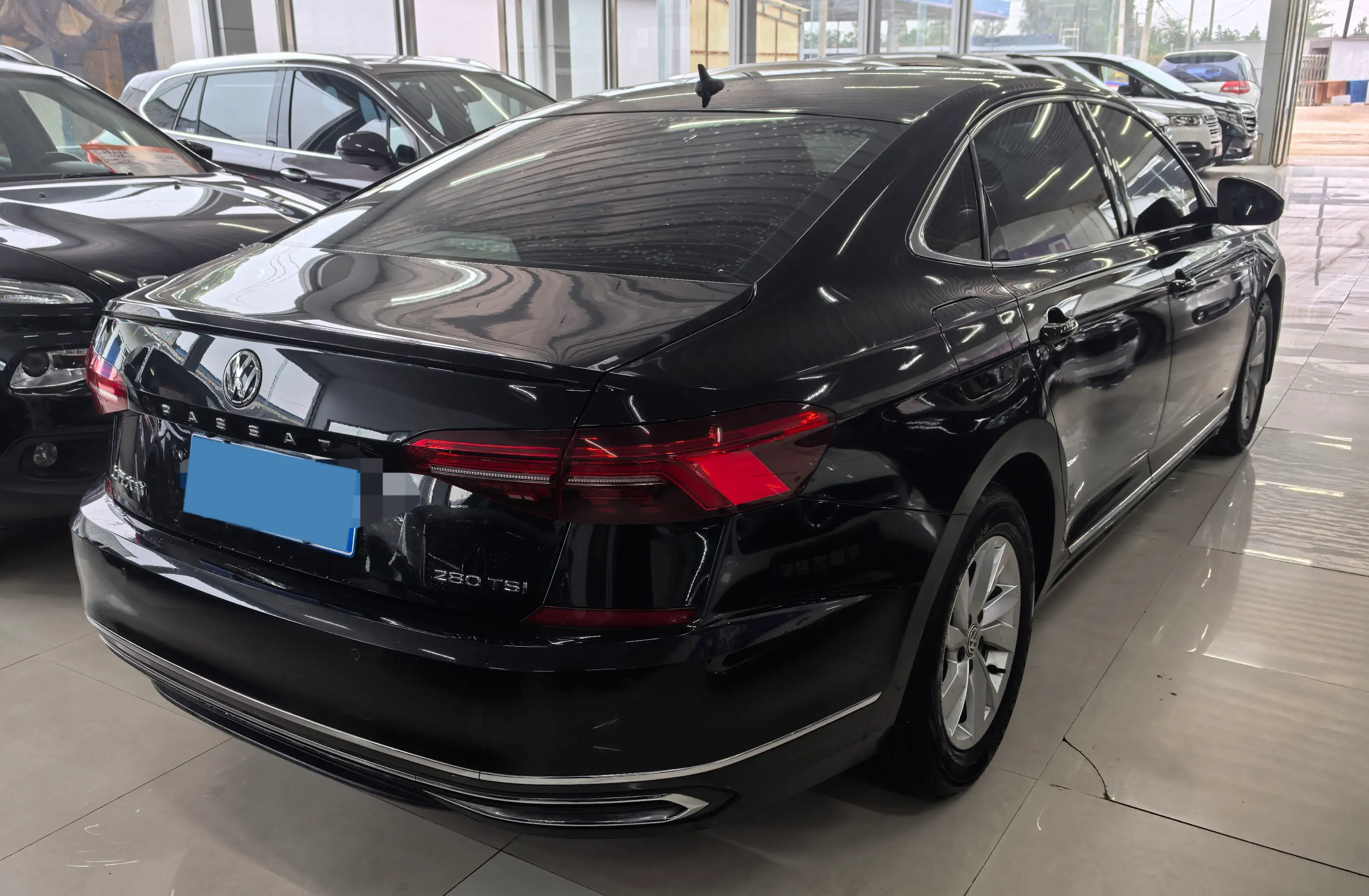 2019 VOLKSWAGEN PASSAT thumbnail 3