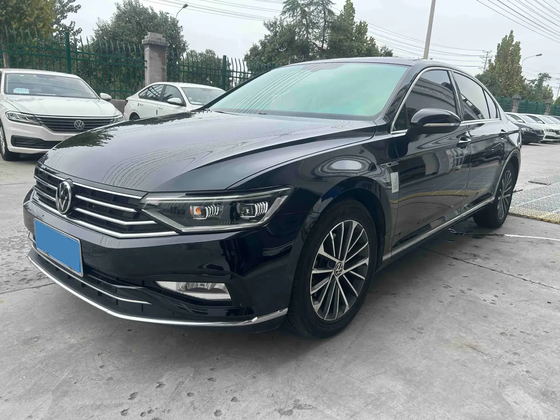 2020 VOLKSWAGEN MAGOTAN view 1