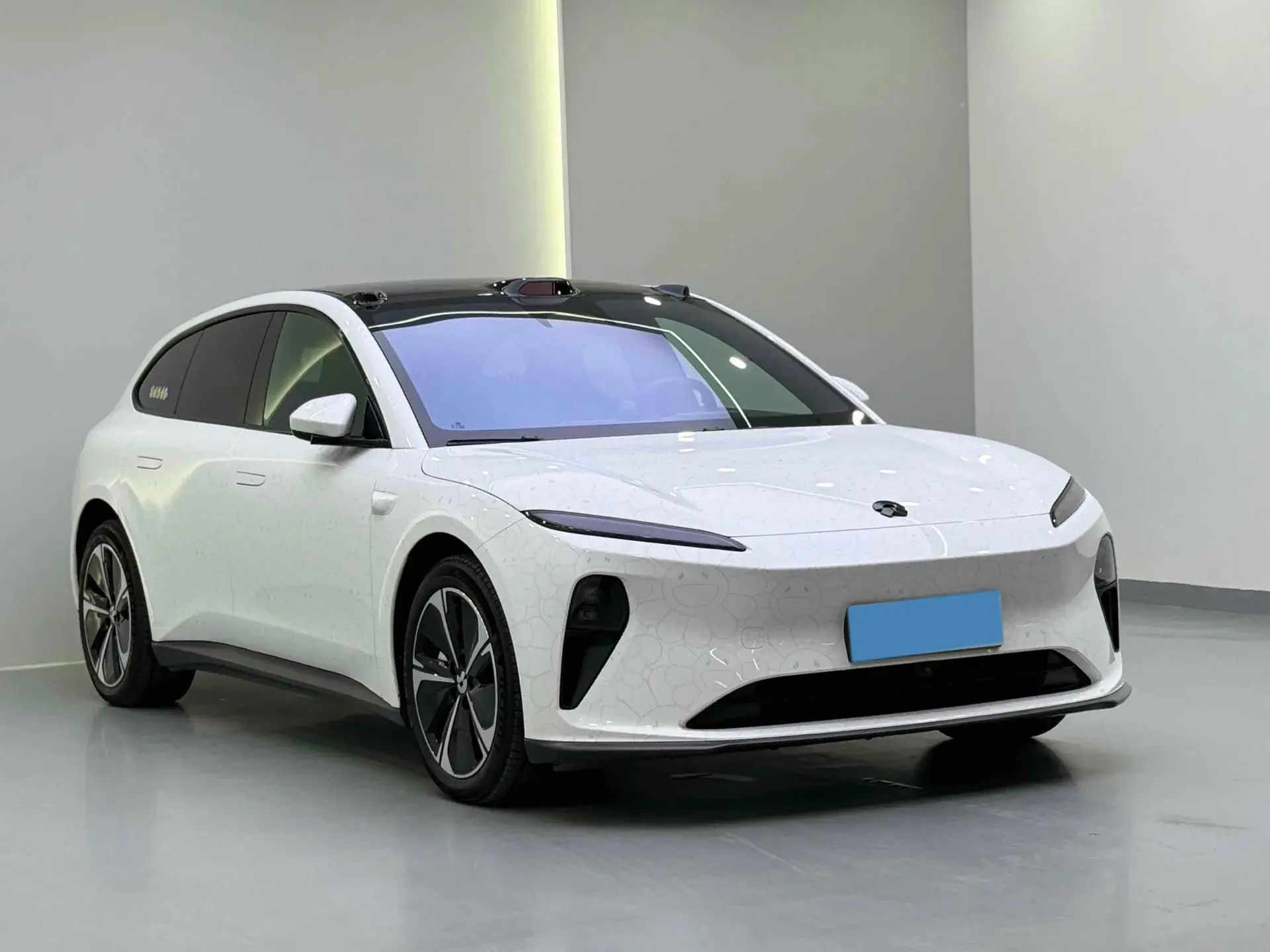 2023 NIO ET5T thumbnail 3