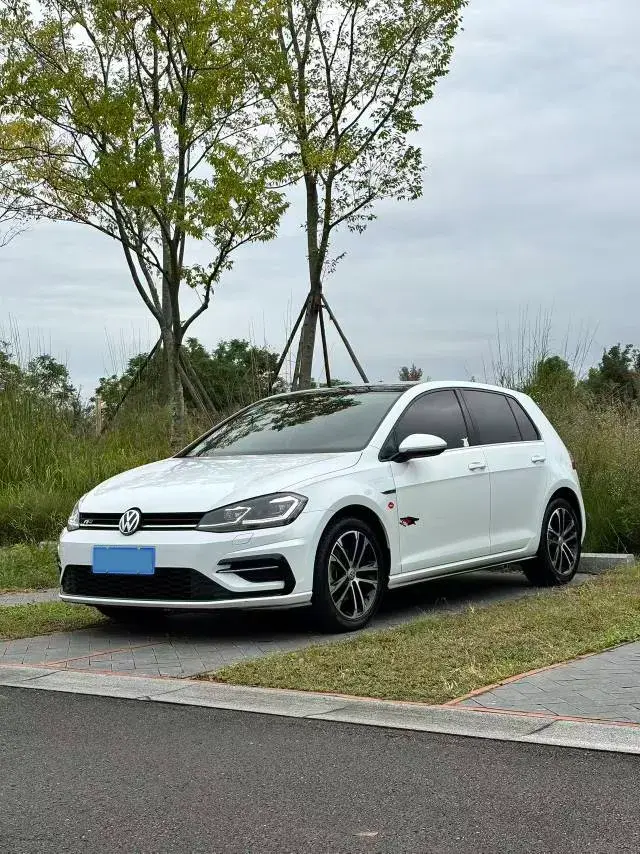 2018 VOLKSWAGEN GOLF view 1