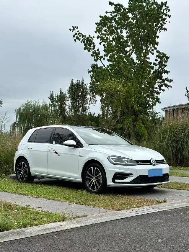 2018 VOLKSWAGEN GOLF thumbnail 3
