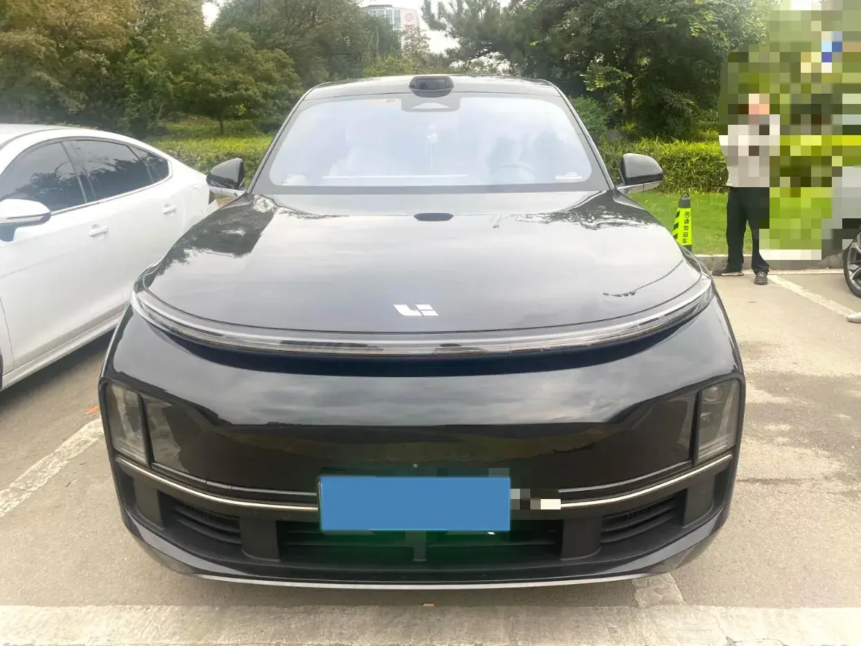 2022 LI L9 thumbnail 2