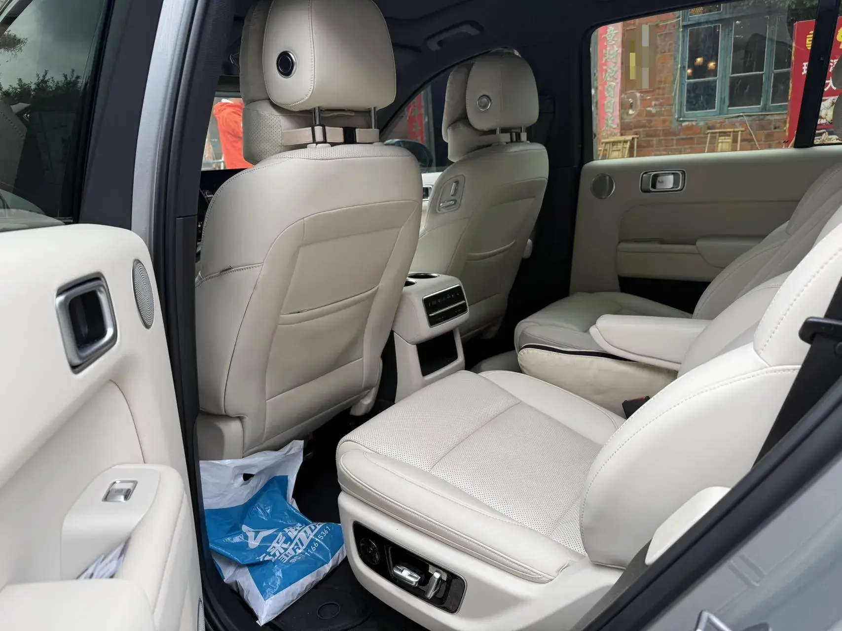 2023 LI L8 thumbnail 4