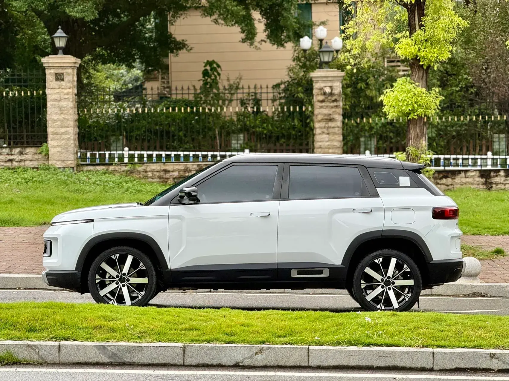 2023 GEELY ICON thumbnail 4